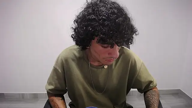 Snapshot of present_the_magic chatting on March 2025 03:54:02 AM present the magic online show from March 2025 03:54:02 AM