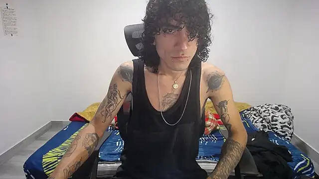 Snapshot of present_the_magic chatting on September 2025 10:32:01 PM present the magic online show from September 2025 10:32:01 PM