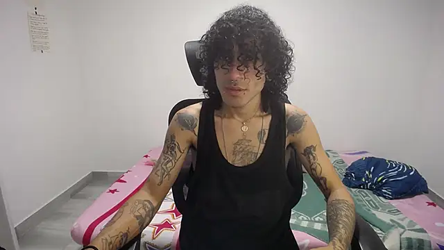 Snapshot of present_the_magic chatting on September 2025 07:04:02 PM present the magic online show from September 2025 07:04:02 PM