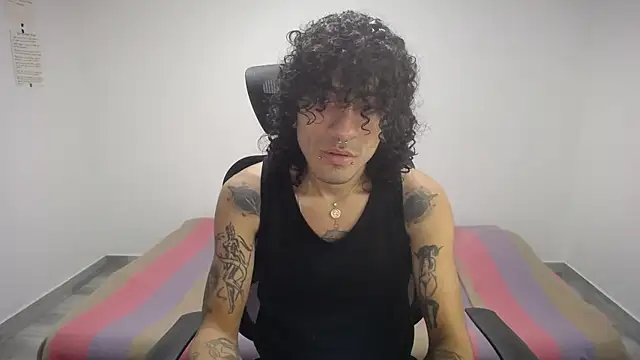 Snapshot of present_the_magic chatting on September 2025 04:53:02 PM present the magic online show from September 2025 04:53:02 PM