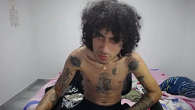 Snapshot of present_the_magic chatting on September 2025 10:03:02 PM present the magic online show from September 2025 10:03:02 PM