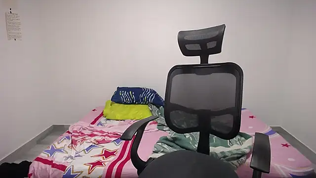 Snapshot of present_the_magic chatting on September 2025 06:46:01 PM present the magic online show from September 2025 06:46:01 PM