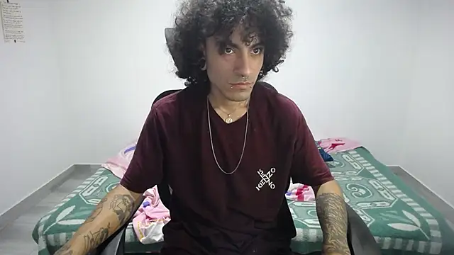 Snapshot of present_the_magic chatting on October 2025 09:40:02 AM present the magic online show from October 2025 09:40:02 AM