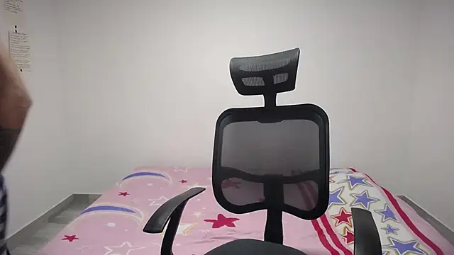 Snapshot of present_the_magic chatting on October 2025 12:53:01 AM present the magic online show from October 2025 12:53:01 AM