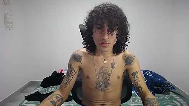 Snapshot of present_the_magic chatting on October 2025 12:30:02 PM present the magic online show from October 2025 12:30:02 PM