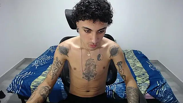 Snapshot of present_the_magic chatting on October 2025 05:35:02 PM present the magic online show from October 2025 05:35:02 PM