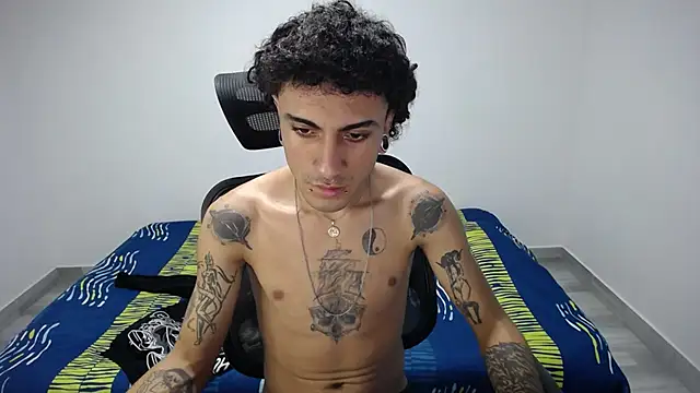 Snapshot of present_the_magic chatting on October 2025 03:14:01 AM present the magic online show from October 2025 03:14:01 AM