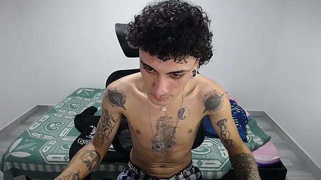 Snapshot of present_the_magic chatting on October 2025 05:59:02 PM present the magic online show from October 2025 05:59:02 PM