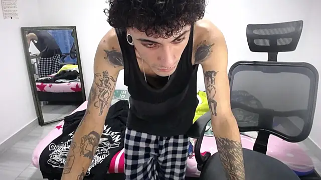 Snapshot of present_the_magic chatting on November 2025 03:42:02 AM present the magic online show from November 2025 03:42:02 AM