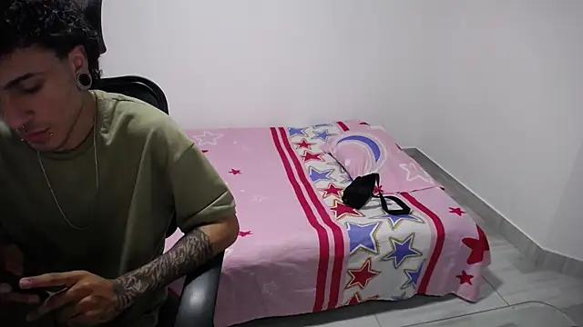 Snapshot of present_the_magic chatting on November 2025 03:27:01 AM present the magic online show from November 2025 03:27:01 AM