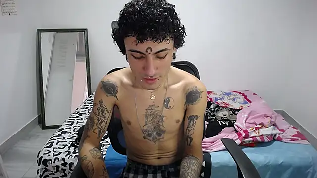 Snapshot of present_the_magic chatting on November 2025 06:19:02 PM present the magic online show from November 2025 06:19:02 PM