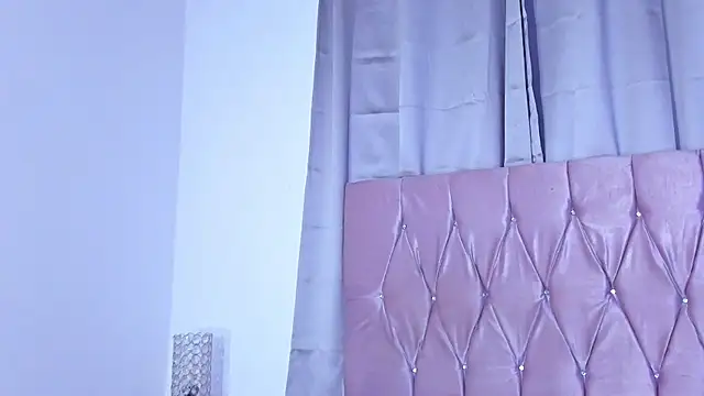 Snapshot of Ashley_piinkk_ chatting on February 2025 11:04:01 AM Ashley piinkk online show from February 2025 11:04:01 AM