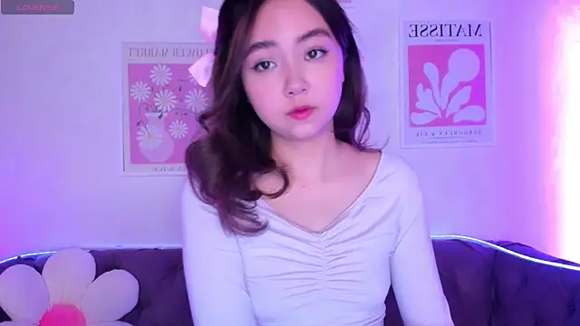 Snapshot of Fluffy_Rose chatting on January 2025 01:48:01 AM Fluffy Rose online show from January 2025 01:48:01 AM