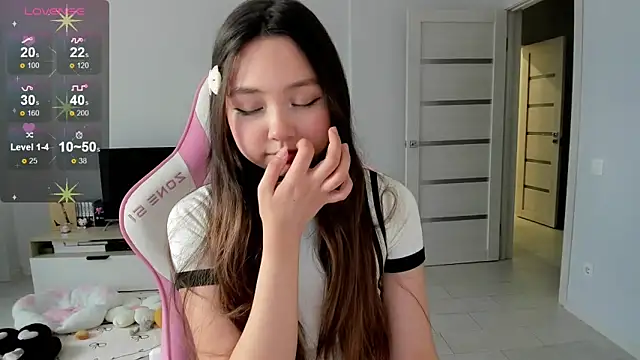 Fluffy Rose online show from May 2026 04:21:01 AM