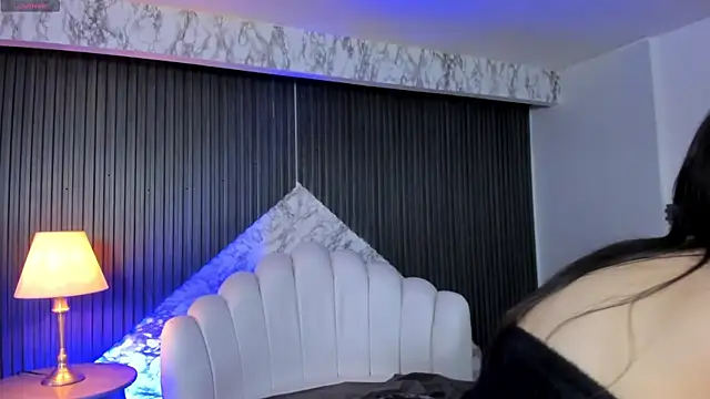 Snapshot of MeganDraco_ chatting on December 2024 12:16:01 PM MeganDraco online show from December 2024 12:16:01 PM