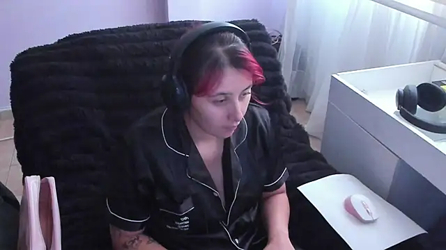 bonnie moon  online show from October 2025 08:18:02 PM