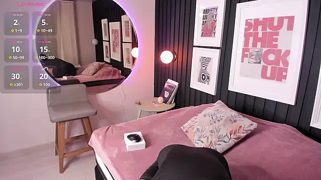 Kayla stern  online show from November 2025 07:37:01 PM