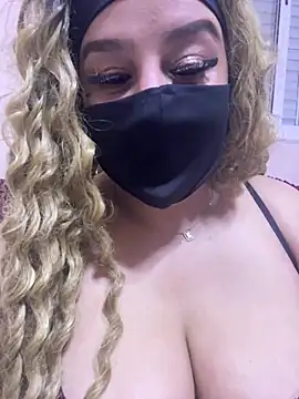 Snapshot of mari_layali chatting on December 2024 01:37:02 AM mari layali online show from December 2024 01:37:02 AM