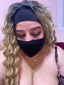 Snapshot of mari_layali chatting on January 2025 08:07:02 PM mari layali online show from January 2025 08:07:02 PM