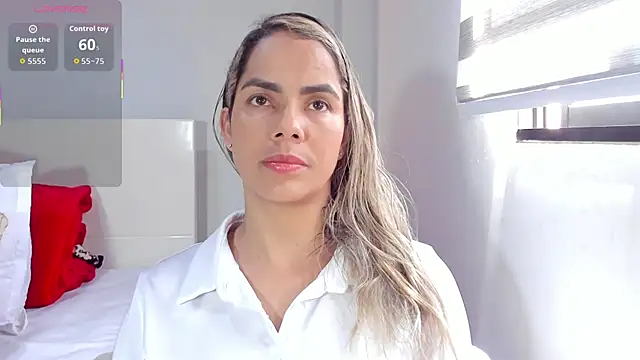 Snapshot of ClaraMariaMon chatting on October 2025 03:34:01 PM ClaraMariaMon online show from October 2025 03:34:01 PM