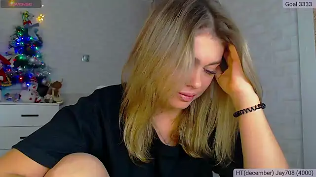 Snapshot of SuchCute chatting on December 2024 03:35:01 AM SuchCute online show from December 2024 03:35:01 AM