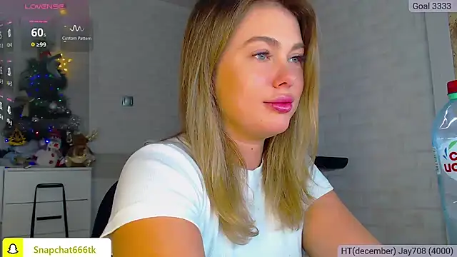 Snapshot of SuchCute chatting on December 2024 03:34:02 AM SuchCute online show from December 2024 03:34:02 AM