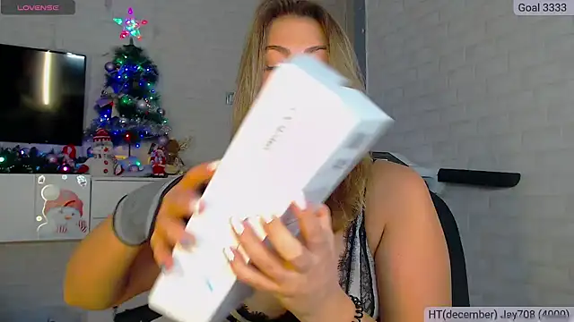 Snapshot of SuchCute chatting on December 2024 03:18:02 AM SuchCute online show from December 2024 03:18:02 AM