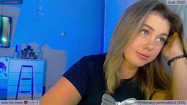 Snapshot of SuchCute chatting on February 2025 01:54:01 AM SuchCute online show from February 2025 01:54:01 AM