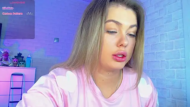 Snapshot of SuchCute chatting on February 2025 02:37:02 AM SuchCute online show from February 2025 02:37:02 AM