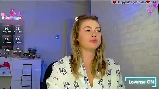 Snapshot of SuchCute chatting on September 2025 02:11:02 AM SuchCute online show from September 2025 02:11:02 AM