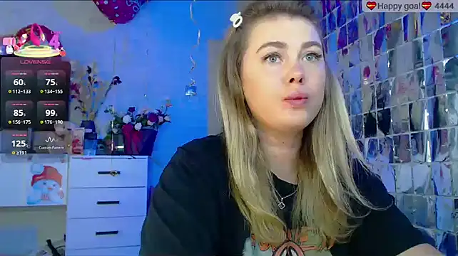 Snapshot of SuchCute chatting on September 2025 03:08:02 AM SuchCute online show from September 2025 03:08:02 AM