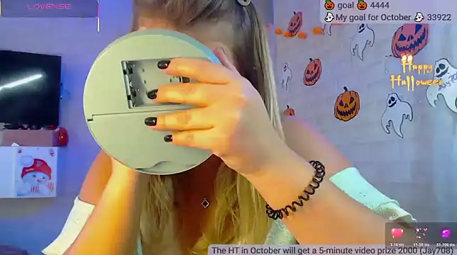 Snapshot of SuchCute chatting on October 2025 02:41:02 AM SuchCute online show from October 2025 02:41:02 AM