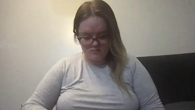 honeyyy24 online show from October 2025 06:30:01 PM