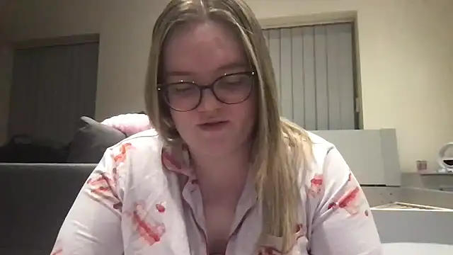 honeyyy24 online show from May 2026 10:04:01 PM