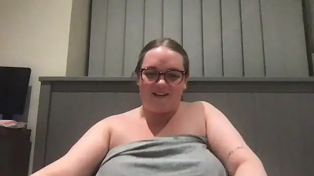 honeyyy24 online show from July 2026 10:03:01 PM