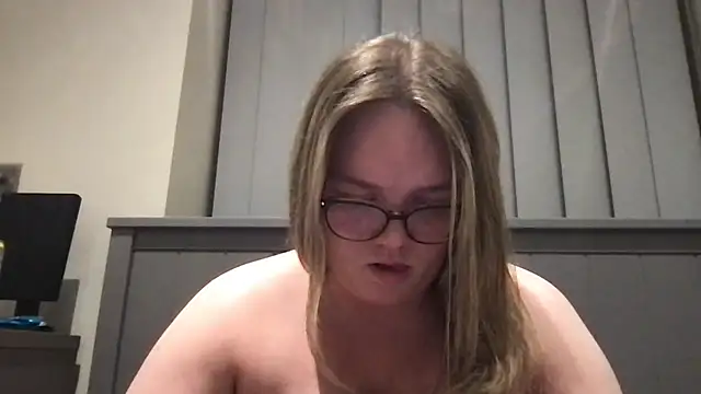 honeyyy24 online show from July 2026 10:23:02 PM