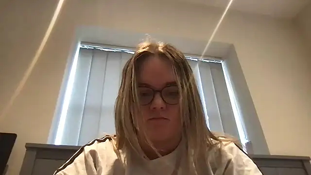 honeyyy24 online show from July 2026 06:59:01 PM