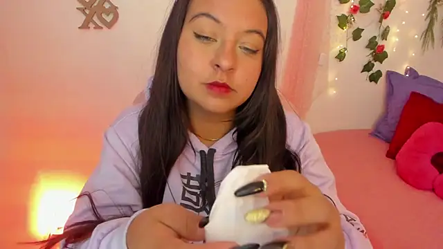 Snapshot of Sweet_Chloe06 chatting on February 2025 10:50:01 PM Sweet Chloe06 online show from February 2025 10:50:01 PM