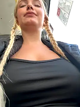 Snapshot of Milkyy_wway chatting on October 2025 12:13:02 PM Milkyy wway online show from October 2025 12:13:02 PM