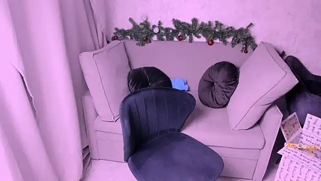 kirraa  online show from December 2024 10:15:01 PM