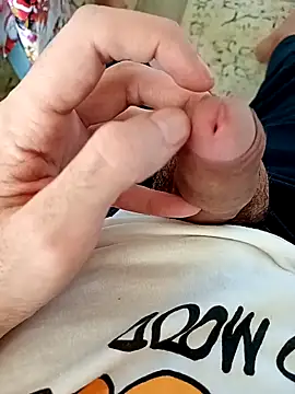 Snapshot of AndreiDts92 chatting on February 2026 01:50:02 PM AndreiDts92 online show from February 2026 01:50:02 PM