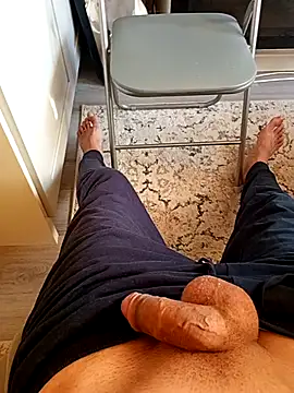 Snapshot of AndreiDts92 chatting on February 2026 01:29:02 PM AndreiDts92 online show from February 2026 01:29:02 PM