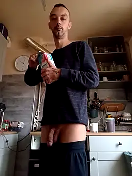 Snapshot of AndreiDts92 chatting on February 2026 08:04:01 AM AndreiDts92 online show from February 2026 08:04:01 AM