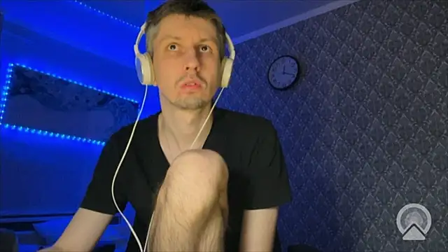 Snapshot of Aki-Laky chatting on December 2025 07:19:02 PM Aki-Laky online show from December 2025 07:19:02 PM