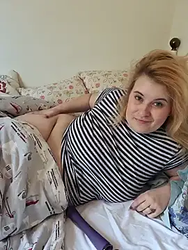 Snapshot of JosieAndYou chatting on March 2025 10:24:02 AM JosieAndYou online show from March 2025 10:24:02 AM