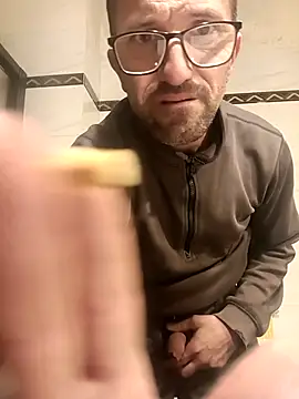 Snapshot of Porco81cazzo chatting on December 2025 03:32:01 PM Porco81cazzo online show from December 2025 03:32:01 PM