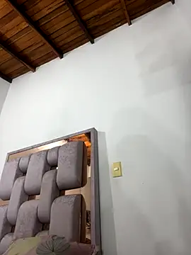 Snapshot of melyescobar chatting on November 2025 03:31:01 AM melyescobar online show from November 2025 03:31:01 AM