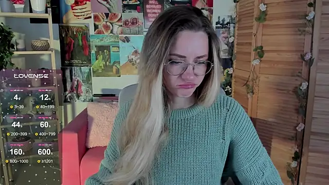 Snapshot of LadyIzabel chatting on December 2024 08:36:01 AM LadyIzabel online show from December 2024 08:36:01 AM