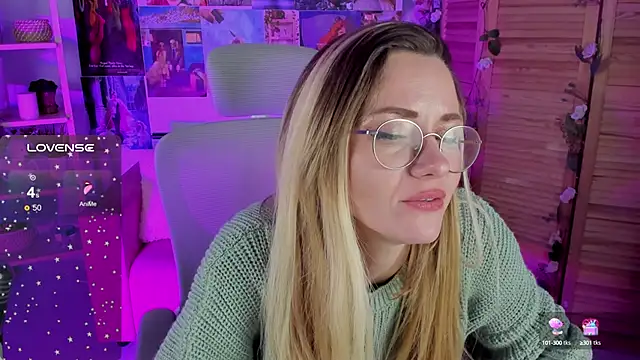 Snapshot of LadyIzabel chatting on December 2024 03:05:02 PM LadyIzabel online show from December 2024 03:05:02 PM