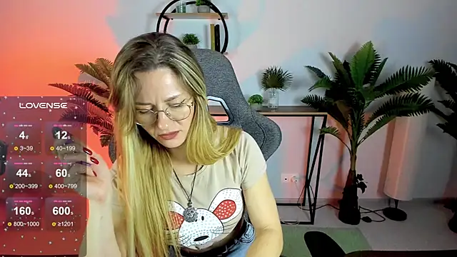 Snapshot of LadyIzabel chatting on December 2024 08:52:02 AM LadyIzabel online show from December 2024 08:52:02 AM